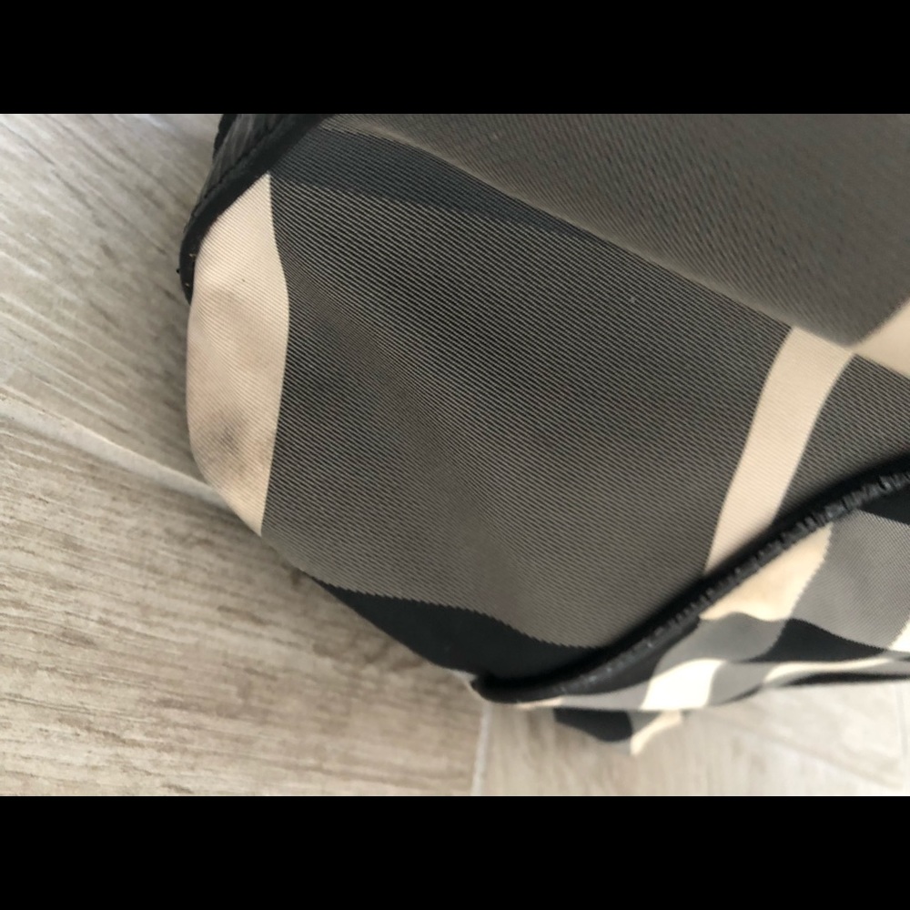 Burberry House Check Tote - Picture 7 of 11